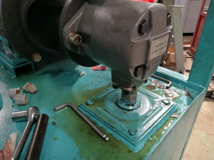 Oljelekkasje i hydraulisk trykk oil leakage in hydraulic press