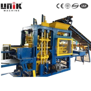 Betongblokkeringsmaskin i Ghana